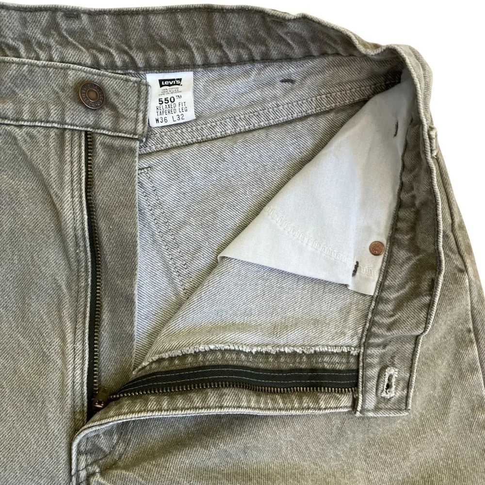 Vintage 90s Levi’s 550 Jeans Relaxed Fit Tapered Leg Faded Green Grey USA 36x32